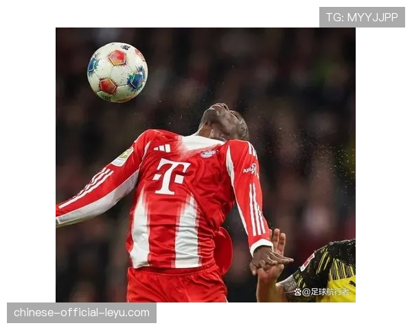 场边趣闻：勒沃库森主帅阿隆索因抗议判罚过于激动，被裁判出示黄牌警告。